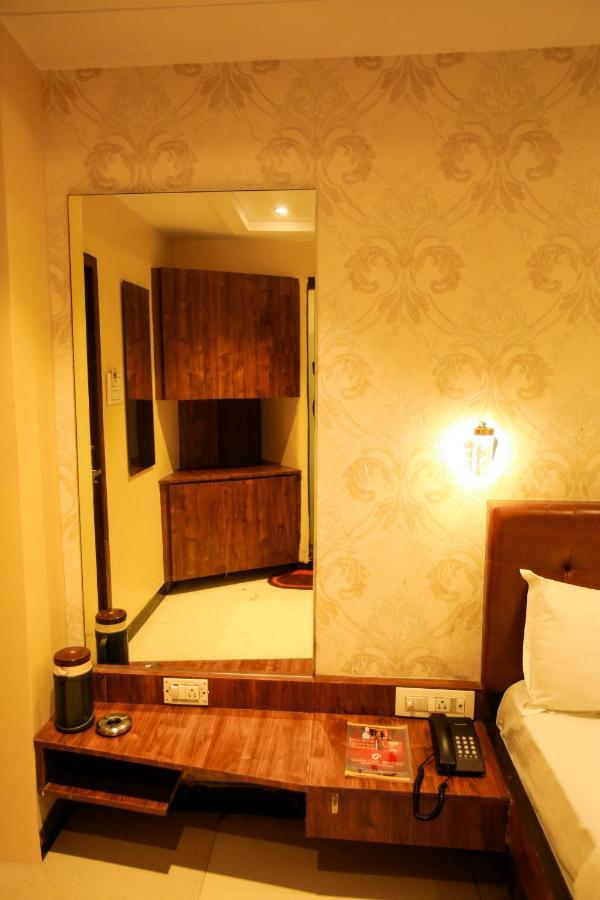 Garden Creek Residency - Near To Mumbai International Airport Hotel Ngoại thất bức ảnh